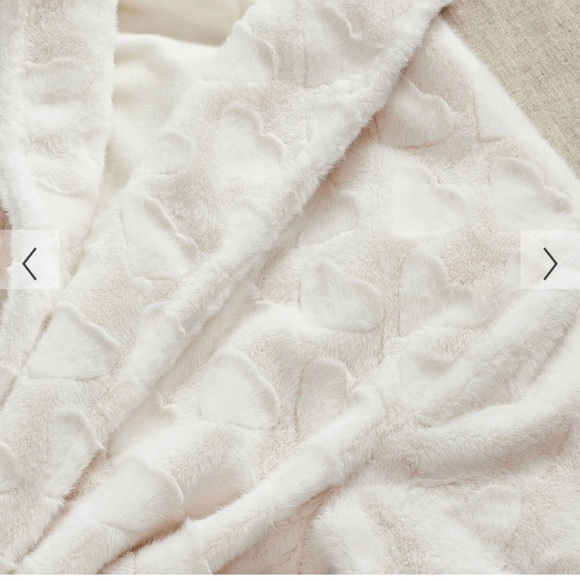 PB Teen Sweetheart Robe - Picture 2 of 10